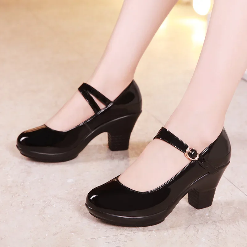 Scarpe Mary Jane con tacco med - Patent Leather Pump recensione e prezzo