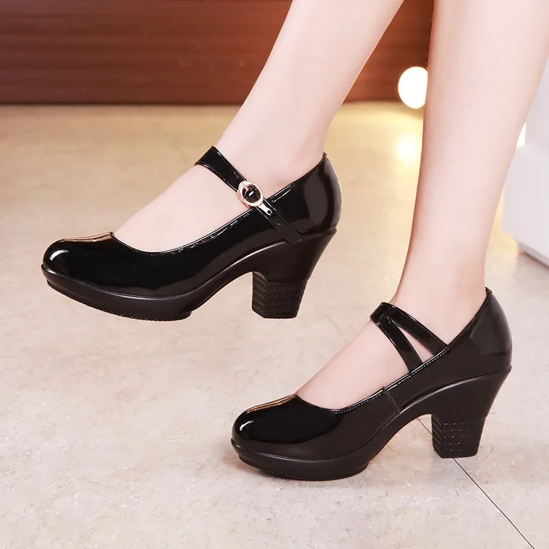 Scarpe Mary Jane con tacco med - Patent Leather Pump recensione e prezzo