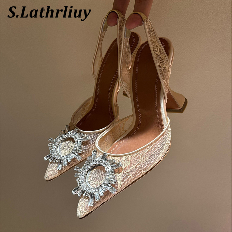 Sandali con strass fiore punta - Patent Leather Pump recensione e prezzo