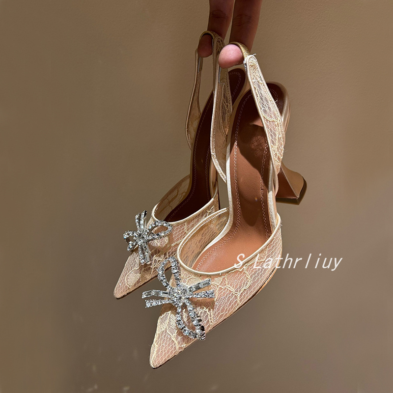 Sandali con strass fiore punta - Patent Leather Pump recensione e prezzo